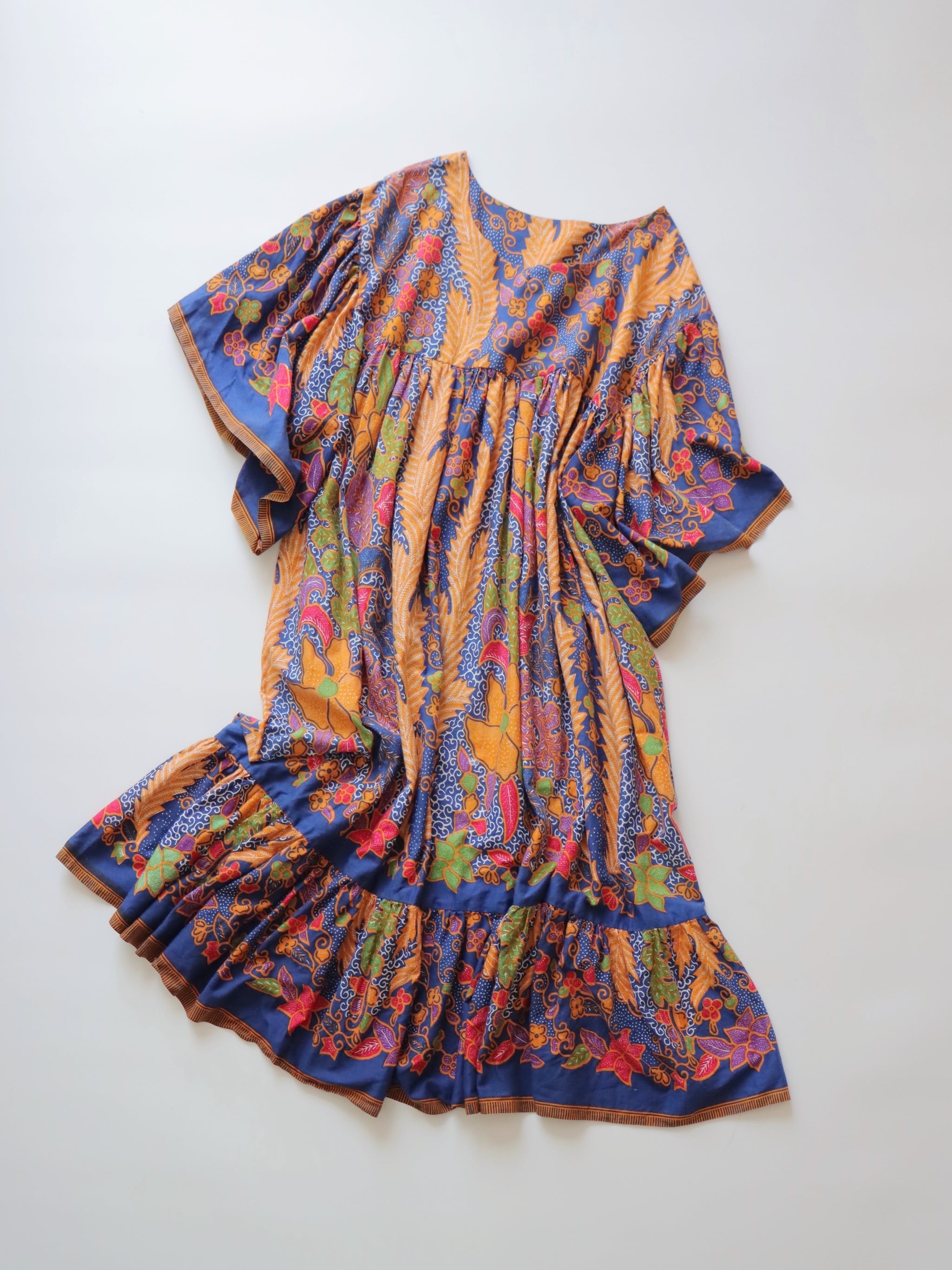 ●70s vintage Indonesia batik design flared sleeve & gathered cotton dress