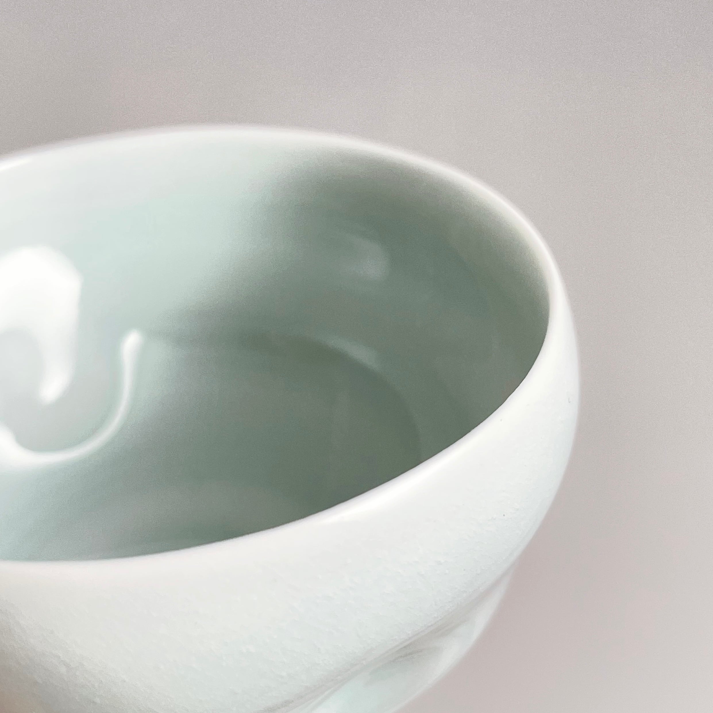 白磁  ぐいのみ 李朝白磁縞彫 ぐい呑み 作：吉村伸也 陶工房 楽（波佐見焼） | にっ