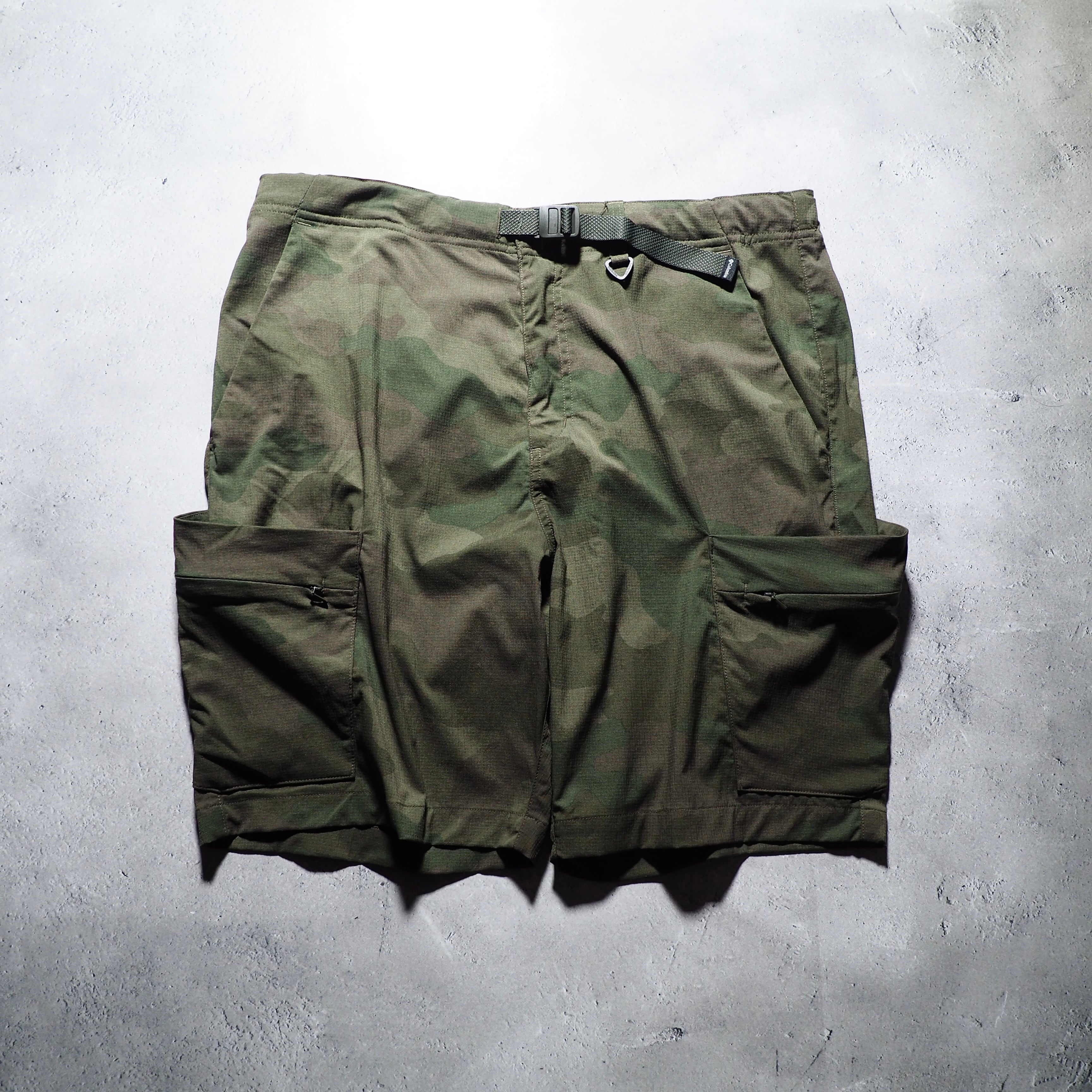 2000s ” Columbia ” Tech side Pockets × camouflage pattern short pants