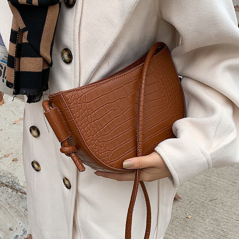 オータムウィンタースタンダードレッド レトロ 秋物 冬物 メッセンジャーバッグ サドルバッグ シートバッグ 手作りハンドバック28298033354