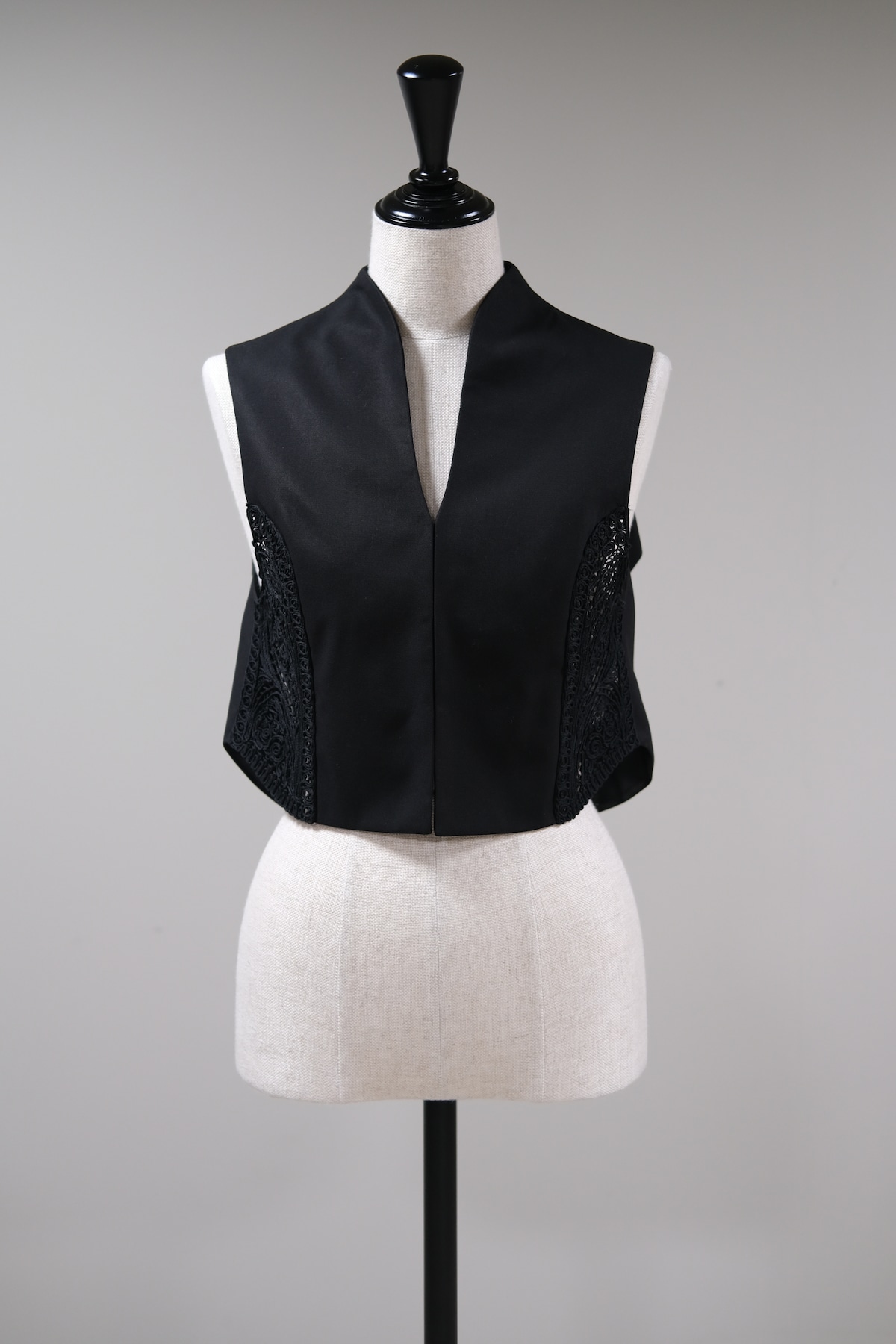Mame Kurogouchi】Cording Embroidery Detail Cotton Vest - black 