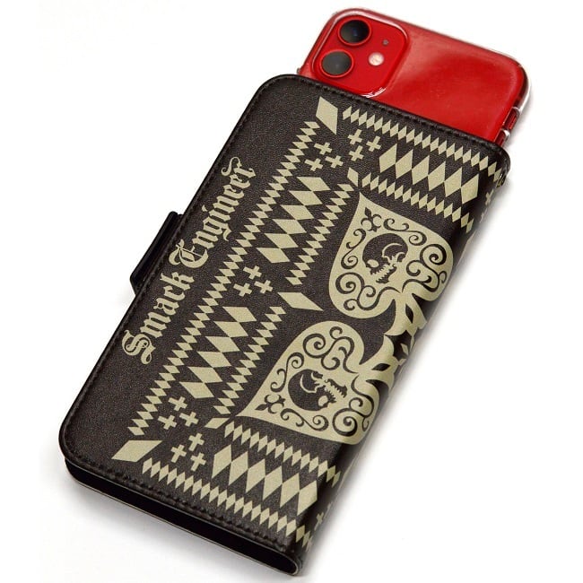 Smack Engineer スマックエンジニア Nation Mobile Case 手帳型スマホケース フリーサイズ Iphone アイフォンカバー モバイルケース レザー 黒 ブラック スカル ドクロ スペード メンズ レディース Rock Punk ロック パンク バンド ギフトラッピング無料 衣装 Rogia