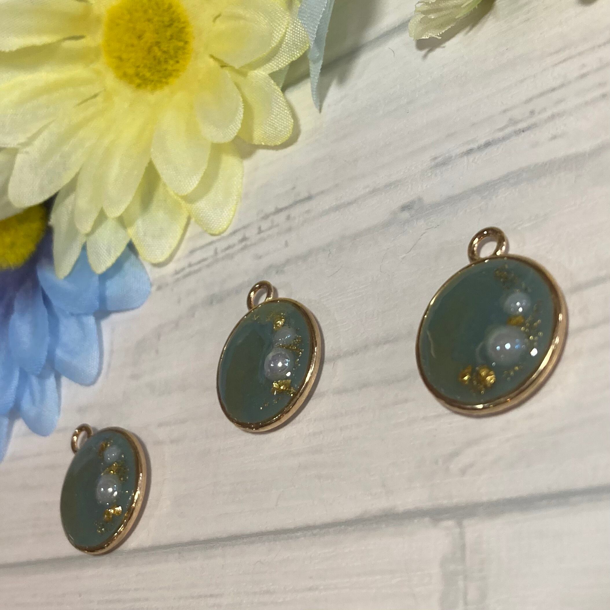 (試作A)　レジン　ペンダントトップ　キーホルダー(+50円)　お花　ゴールド 試作A)レジンペンダントトップキーホルダー(+50円)お花ゴールド