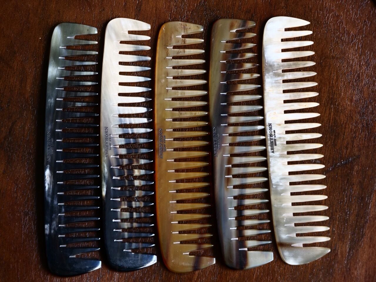 ABBEY HORN / Wide Tooth Comb | UNION WORKS ONLINE STORE