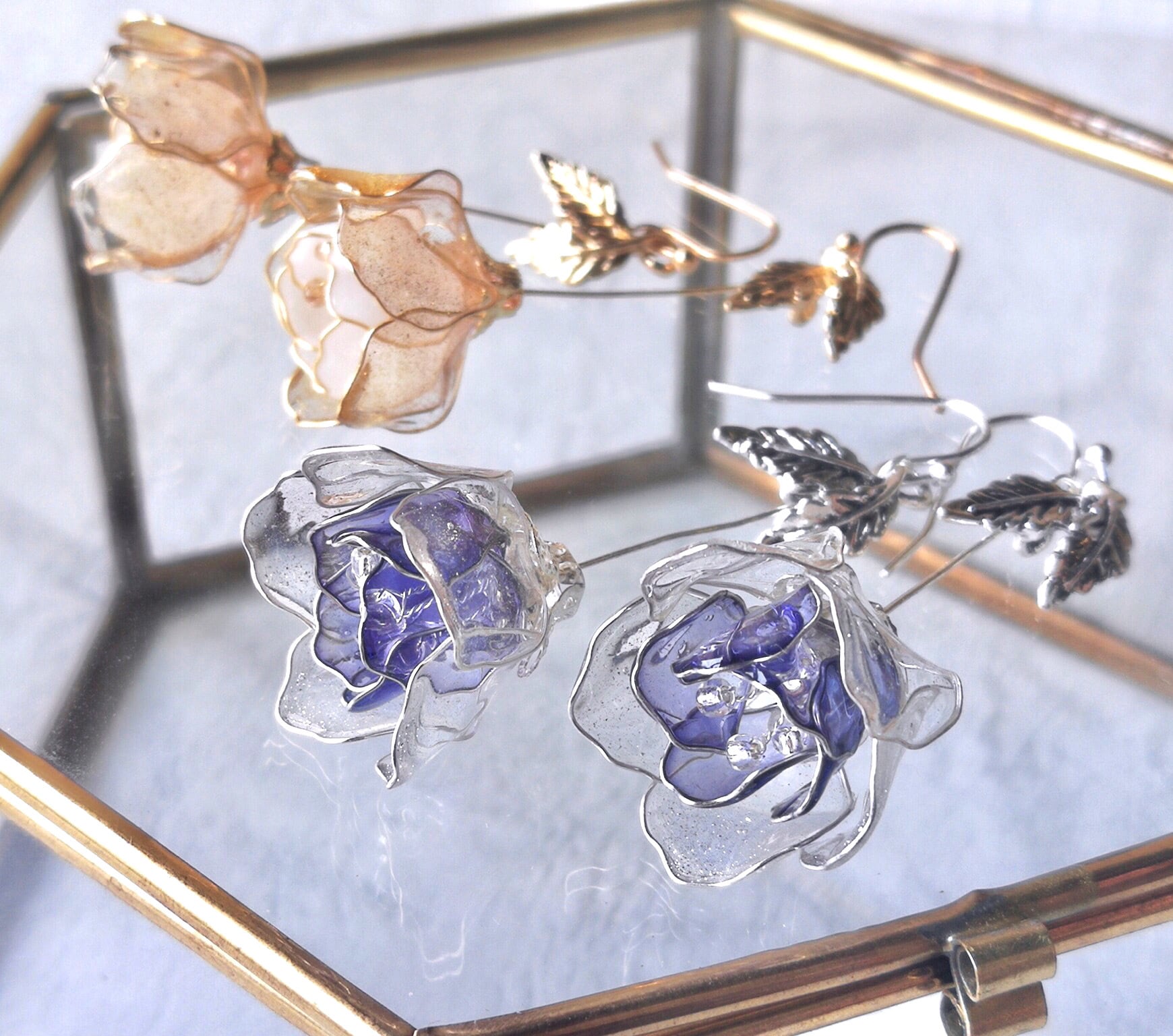 幻想華】バイカラーの薔薇ピアス/イヤリング | Atelier＊NAGI