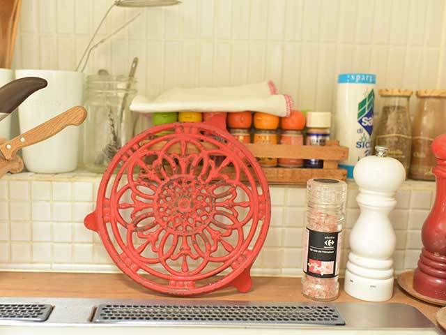 アイアン トリベット / 鍋敷き 赤　フレンチアンティーク