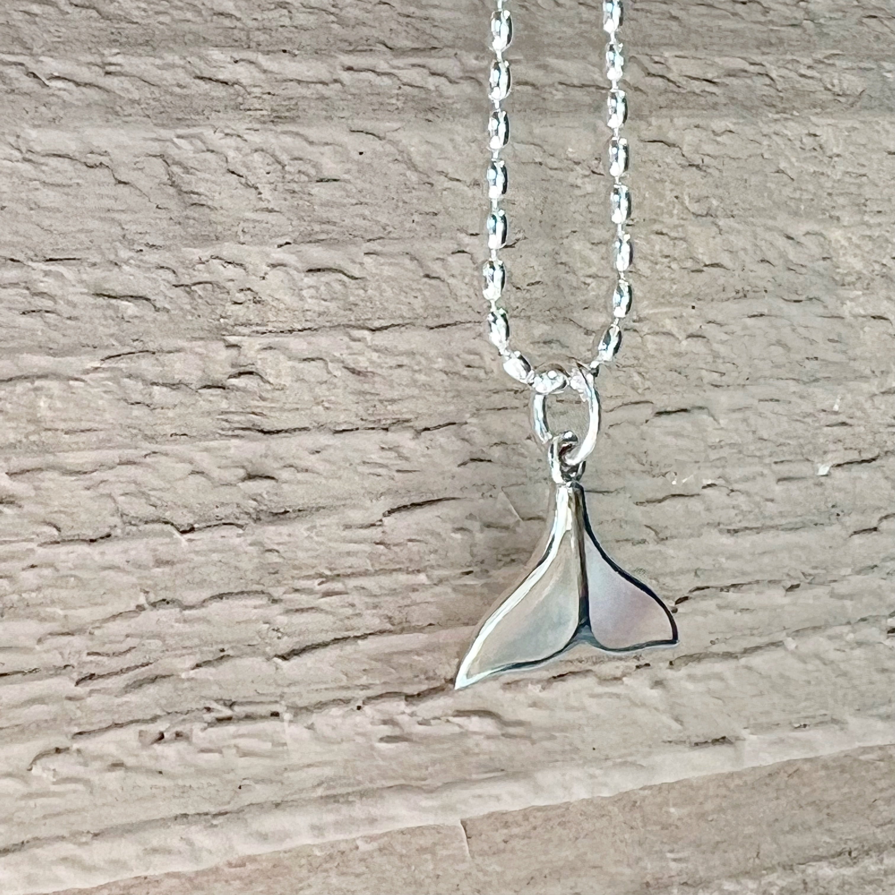 白蝶貝ホエール テイル 鯨の尻尾 ペンダント （チェーン オプション