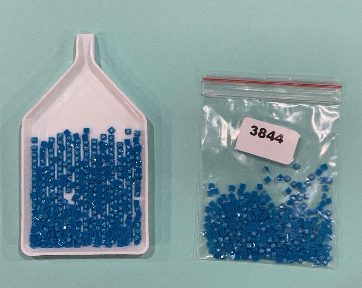 【3844番】フェアリーダストビーズ⭐︎四角(square)ビーズ 5g入り