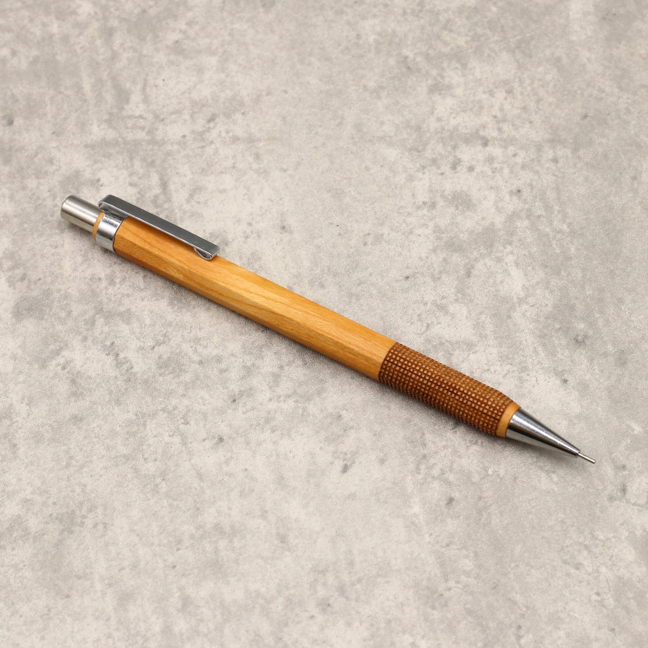 木軸シャープペンシル 九角軸シャープペンシル（滑り止め加工、モモ）3 | 4631 woodturning