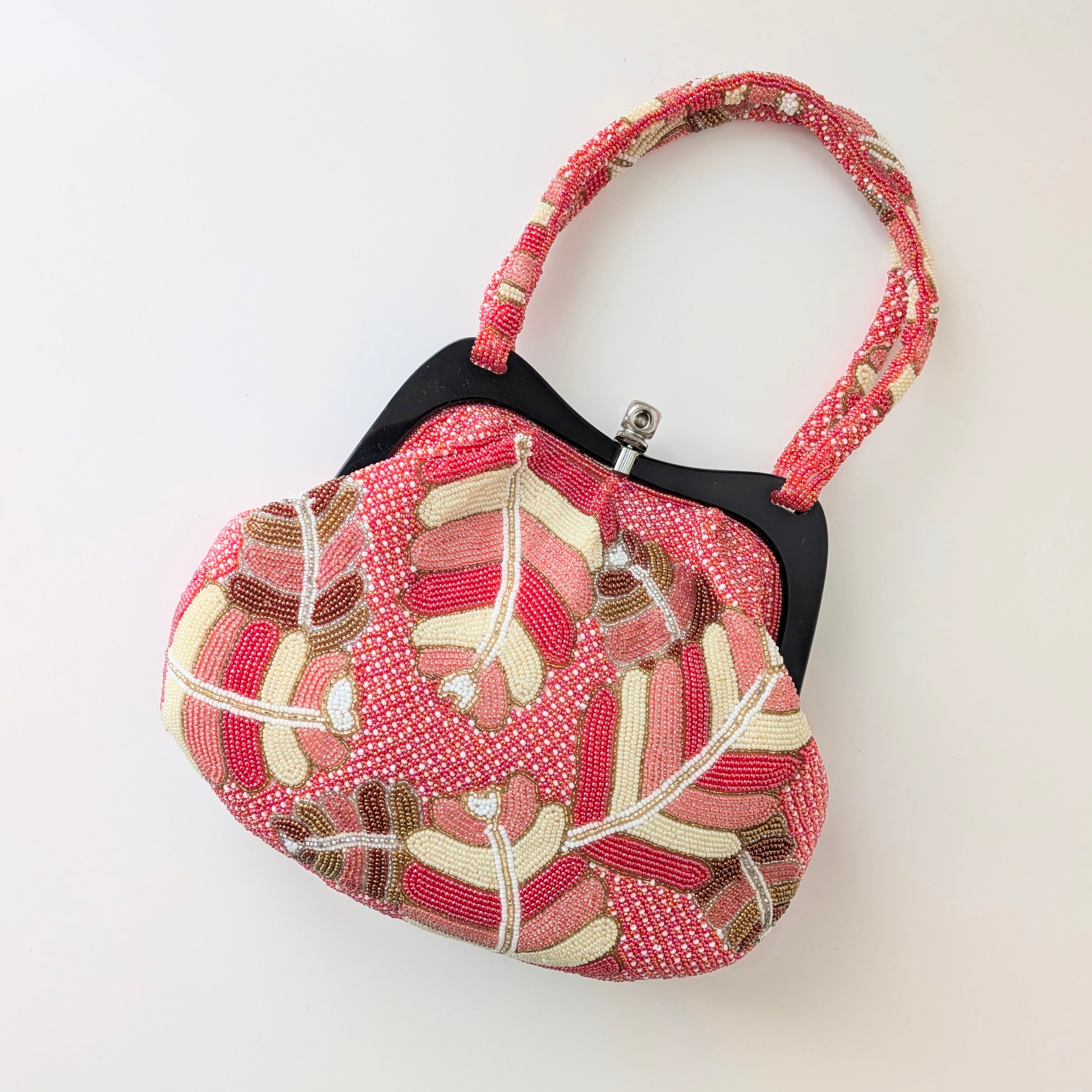 ビーズ刺繍バッグ サラッと持ちたい、カジュアルな愛らしさ。 シルクジーンズのビーズ