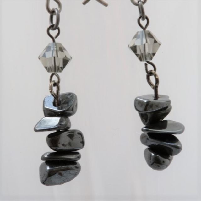 スワロフスキーとヘマタイトのチタンピアス(MA98)