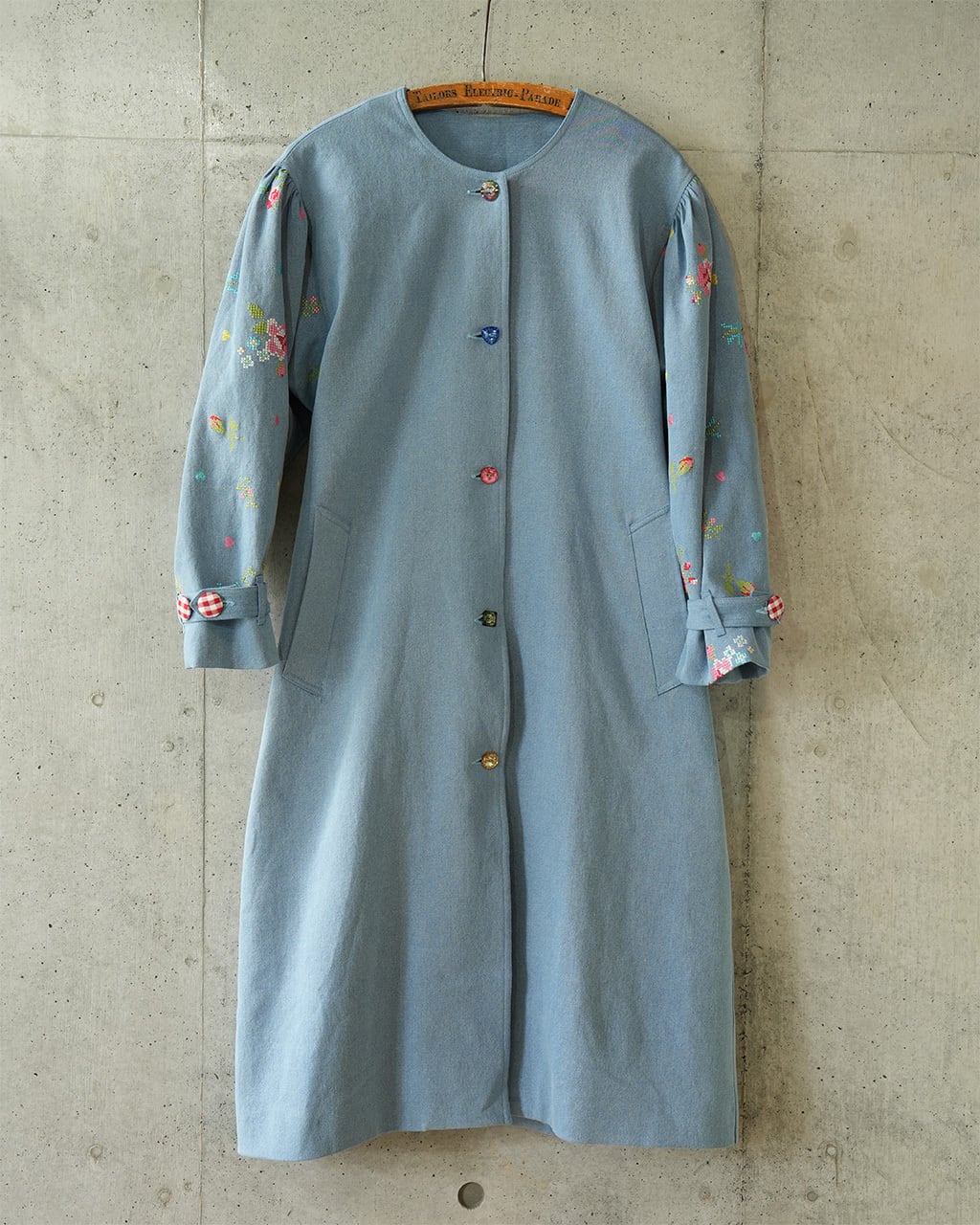 【45R】綿麻ざっくりデニム 刺繍コート 45R フォーティーファイブアール 綿麻ざっくりデニムの刺繍コート-Nuna