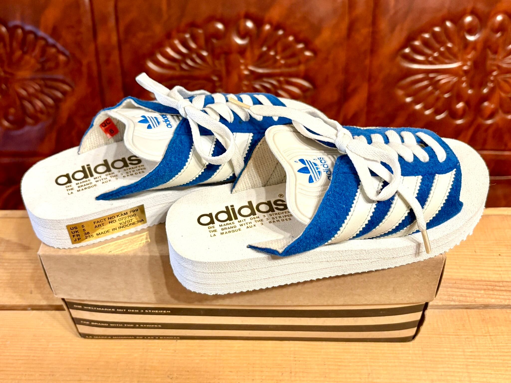 adidas（アディダス）BEACH GAZELLE（ビーチ ガゼル）5 23.5cm 青/白