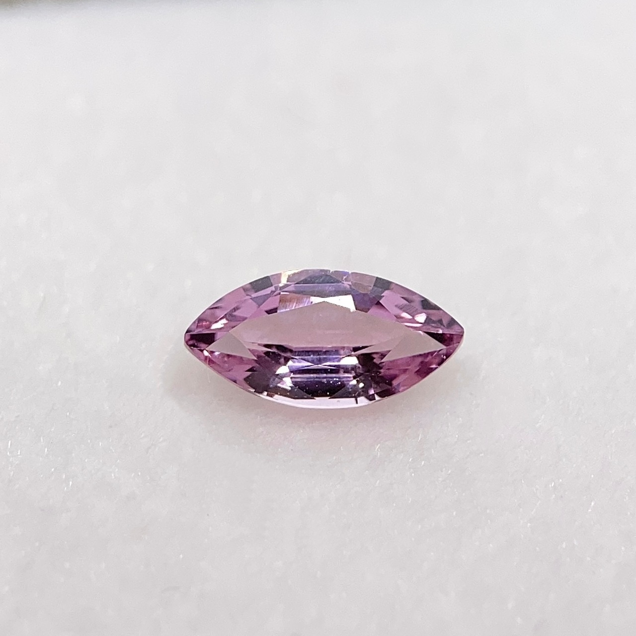 スピネル マーキスカット ルース 0.40ct ピンク系 約7mm×3.5mm r-0657