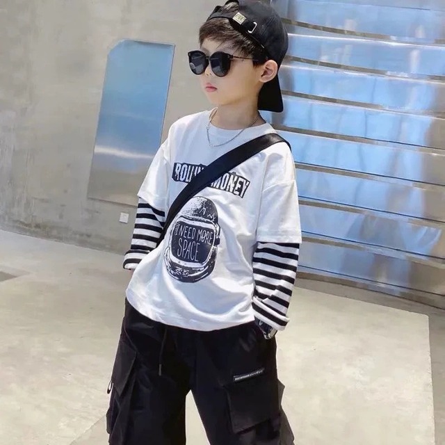 スペースモチーフストリートTシャツ