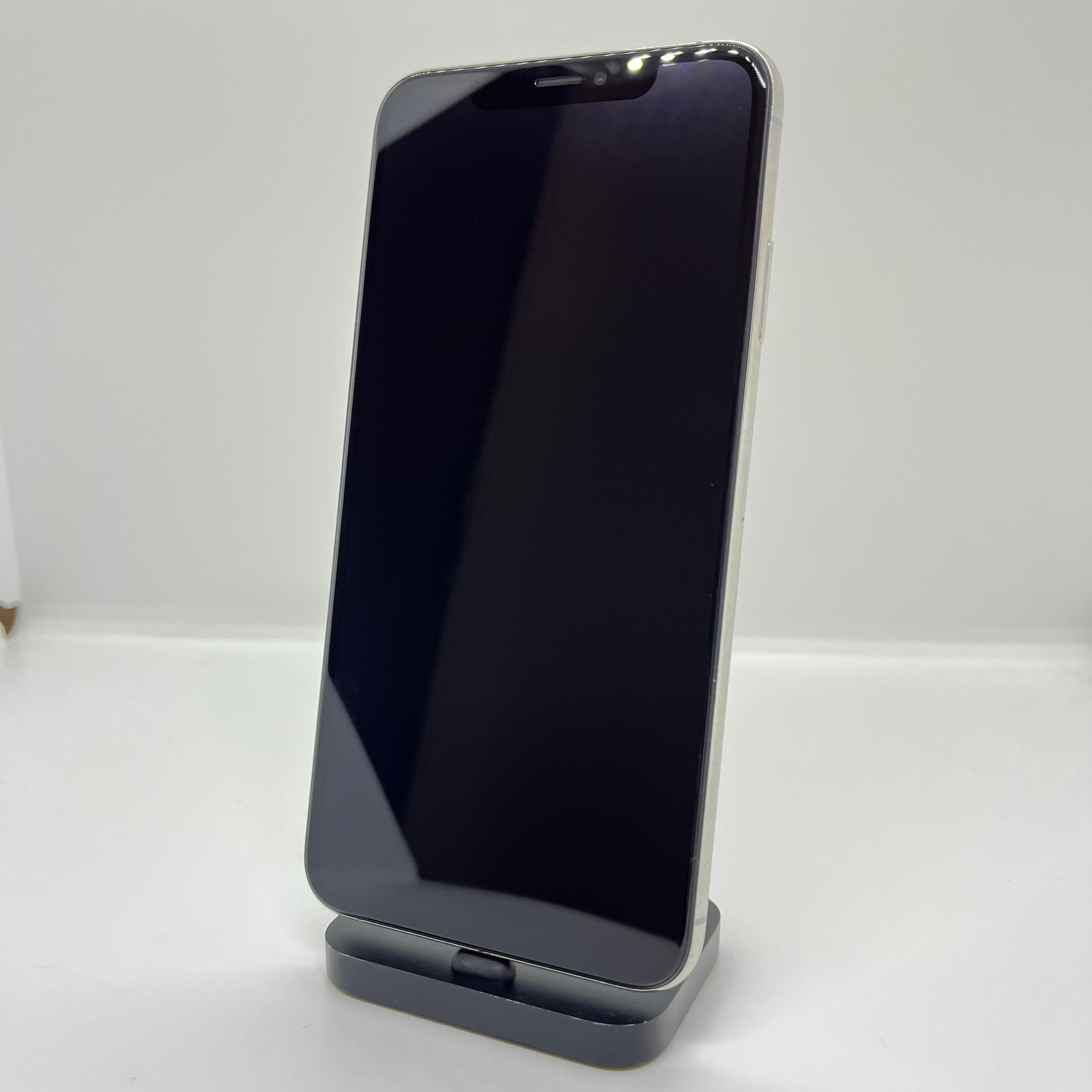 バッテリー/画面新品】iPhoneXsMax 64GB シルバー【SIMロック解除済み