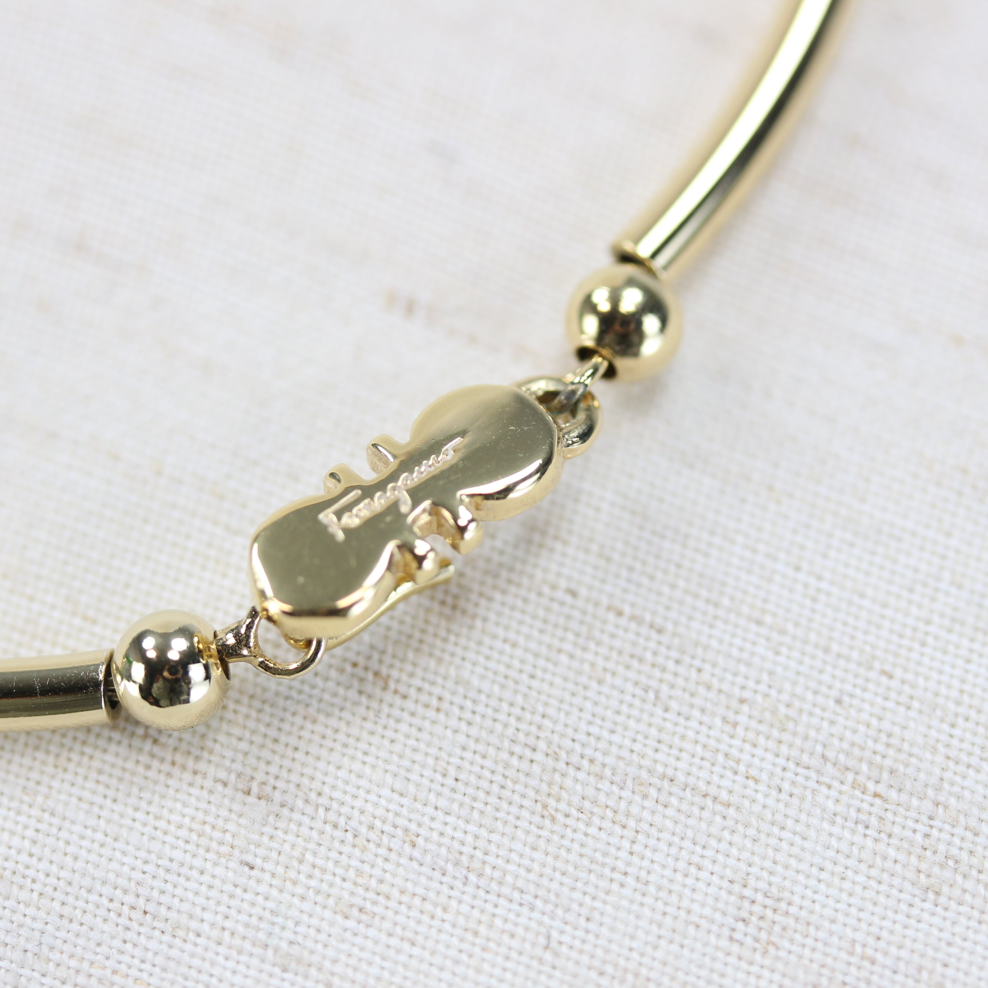 デウス エクスマキナ Salvatore Ferragamoフェラガモガンチーニロゴ