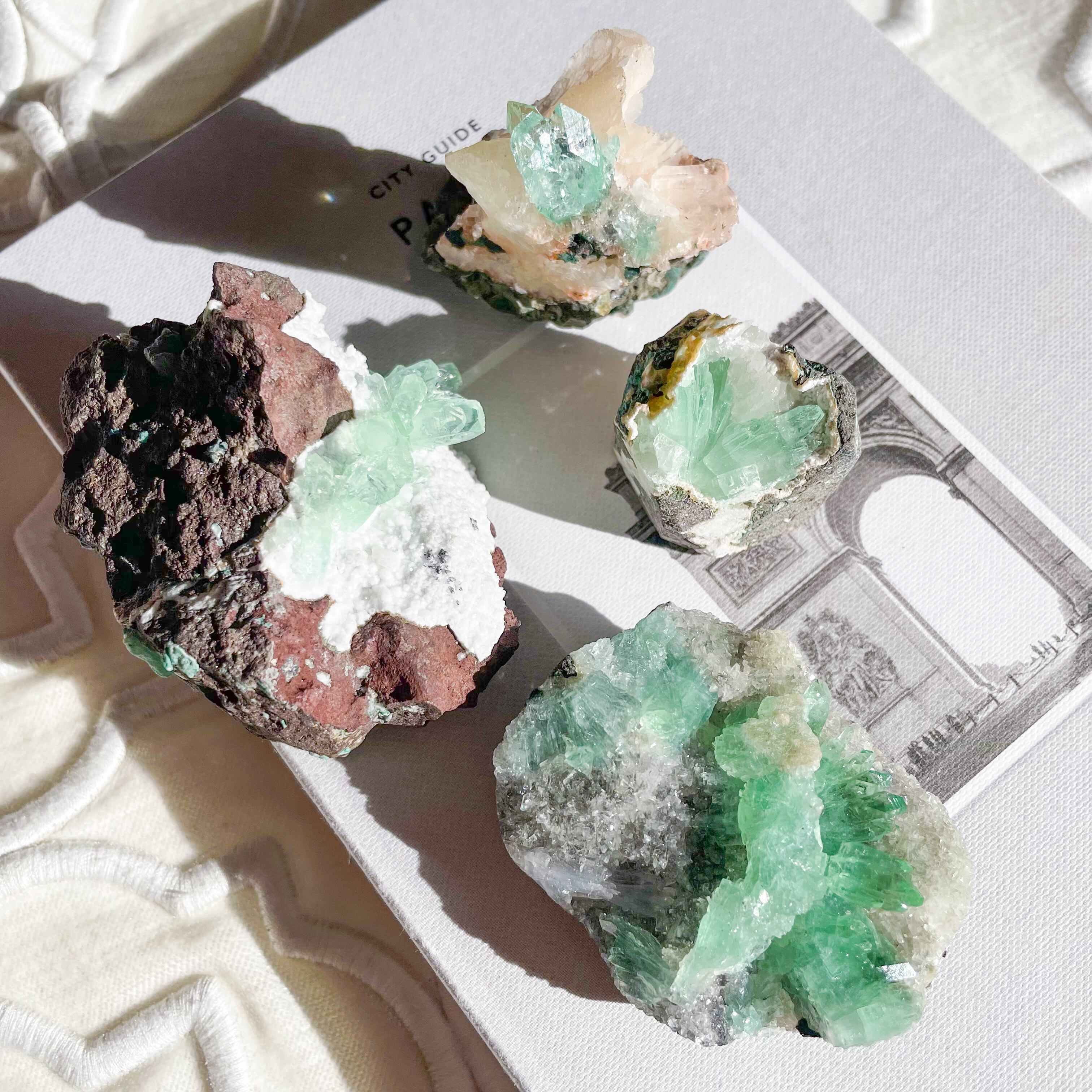 Gem Green Apophyllite 1 ✧ 宝石のようなグリーンアポフィライト