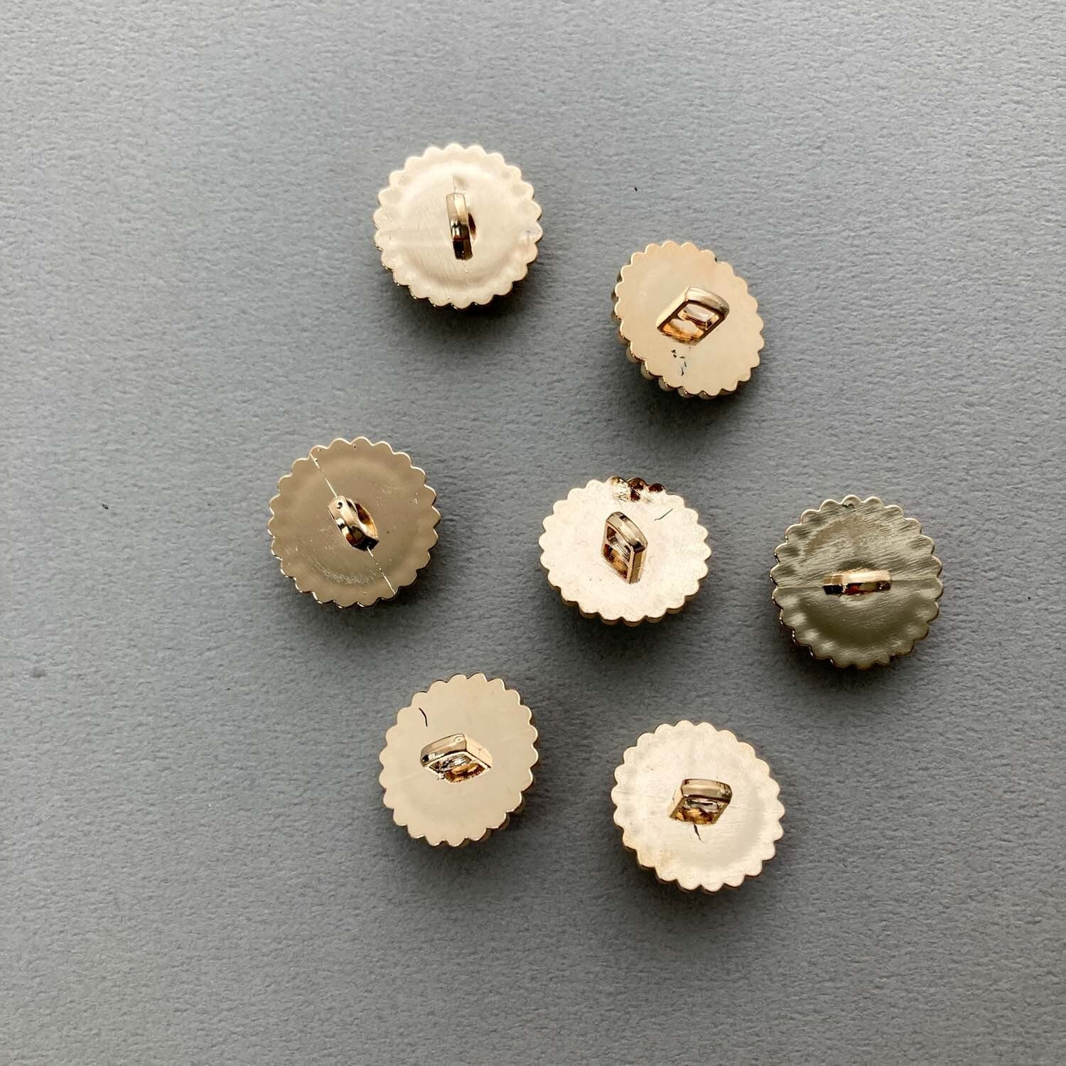 再入荷〉ゴールド縁の黒カットカボションボタン（21mm） | Dua