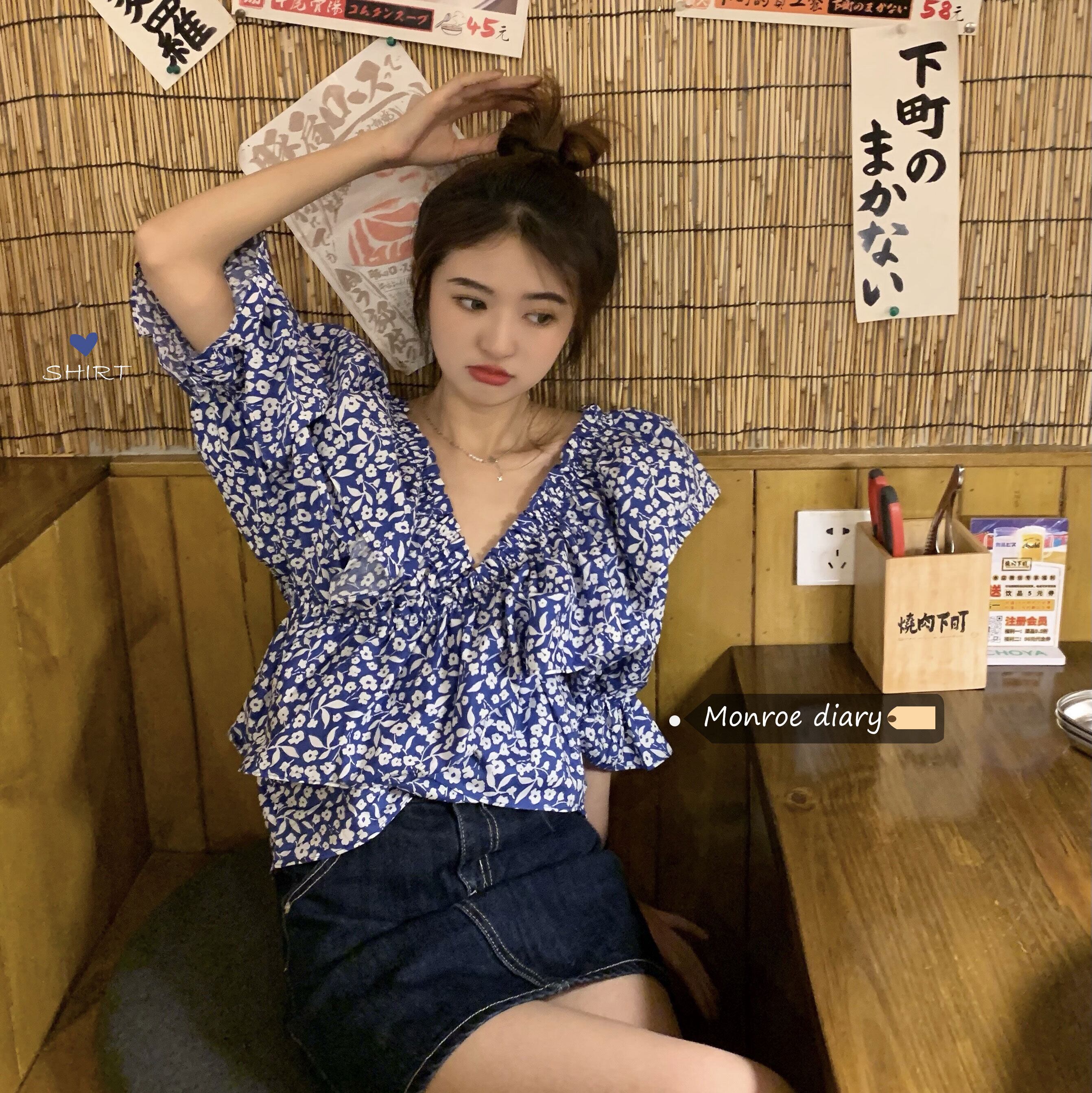 フローラルVネックショートサマートップス 大人ガーリー スウィート キュート カジュアル 夏物 花柄 モンロー40256573096