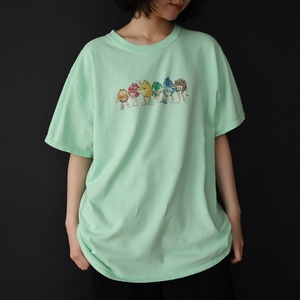 loose silhouette " marble " character print design Tee