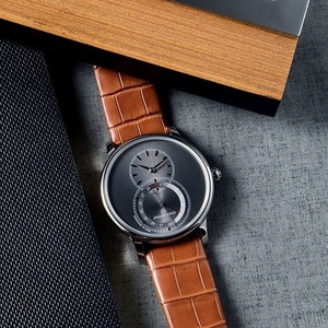 【JAQUET DROZ ジャケ・ドロー】GRANDE SECONDE QUANTIEME グラン・セコンド カンティエーム（サテンブラッシュ アントラサイト）／国内正規品 腕時計