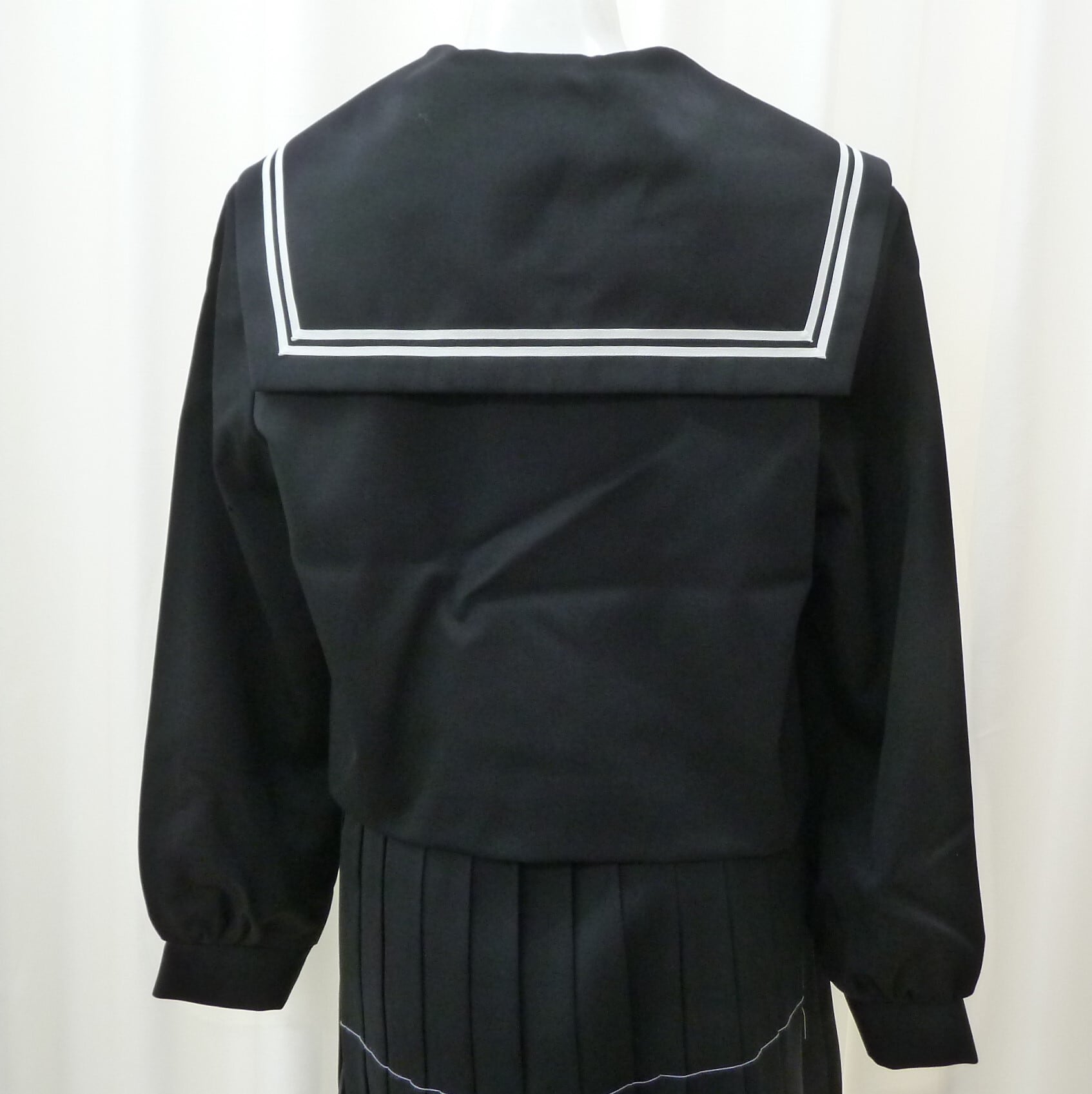 【貴重品】 黒セーラー服 2枚セット＆襟付き 旧タイプ 黒色セーラー服（上着のみ） 白色無地衿カバー付き | 勇吉屋