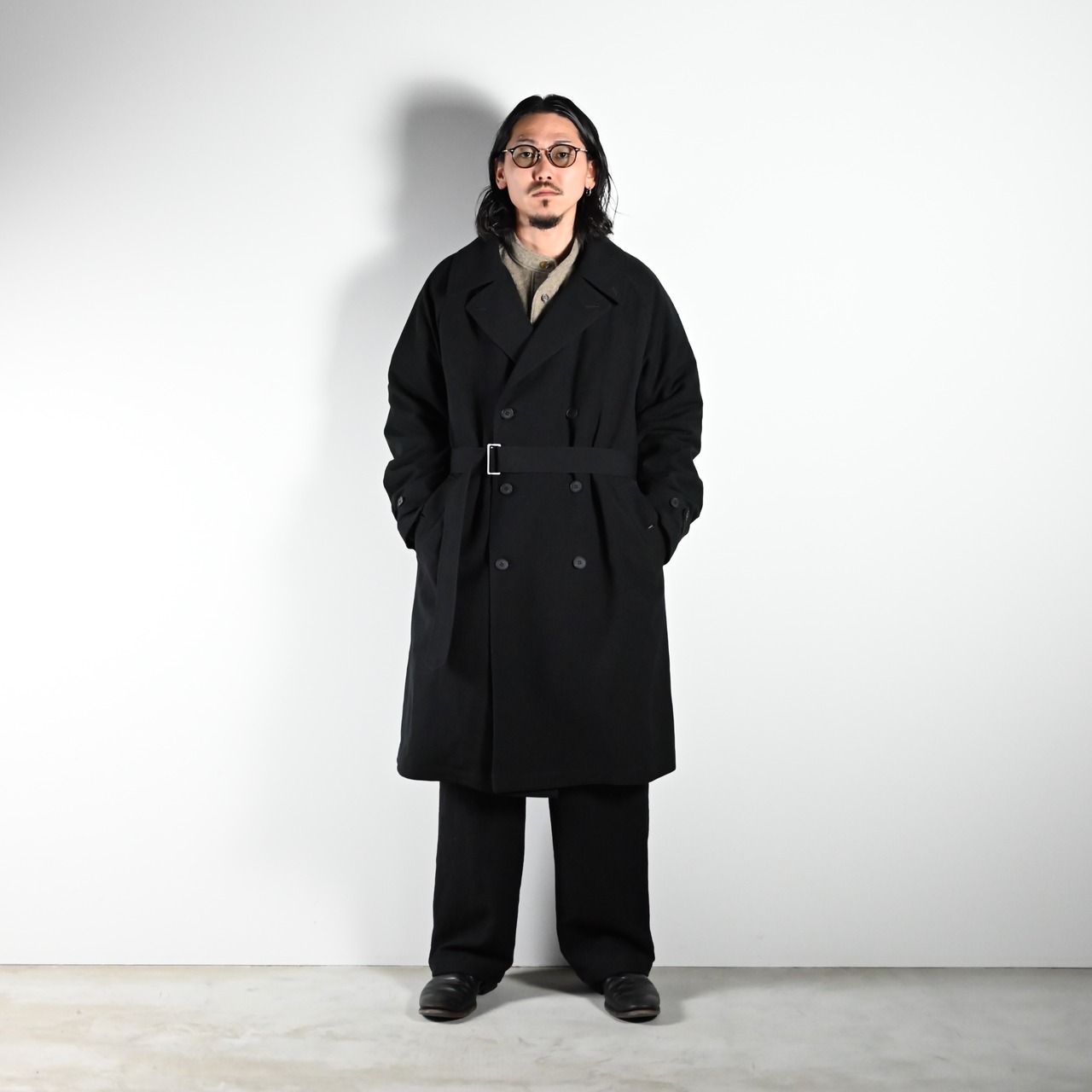 山内 / ウォッシュドウールリネンツイル・トレンチコートコーディネート