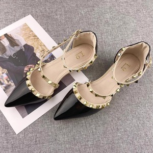 【送料無料】パンプス ヒール 大人可愛い きれいめ おしゃれ お出かけ フェイクレザー 春夏 20代 30代 40代  女性用 レディース 無地 トレンド ブラック ピンク レッド グレー 黒 桃 赤 灰 ストラップ スタッズ ポインテッドトゥ