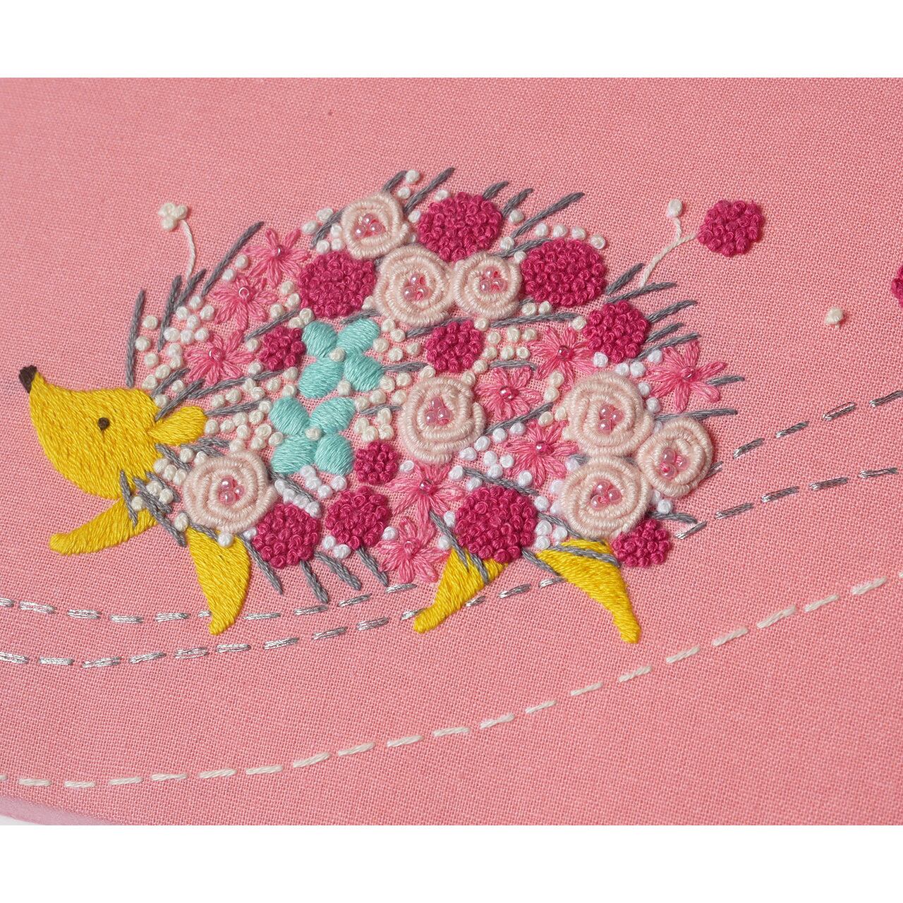 手刺繍ファブリックパネル「花まとうハリネズミ」ピンク インテリア