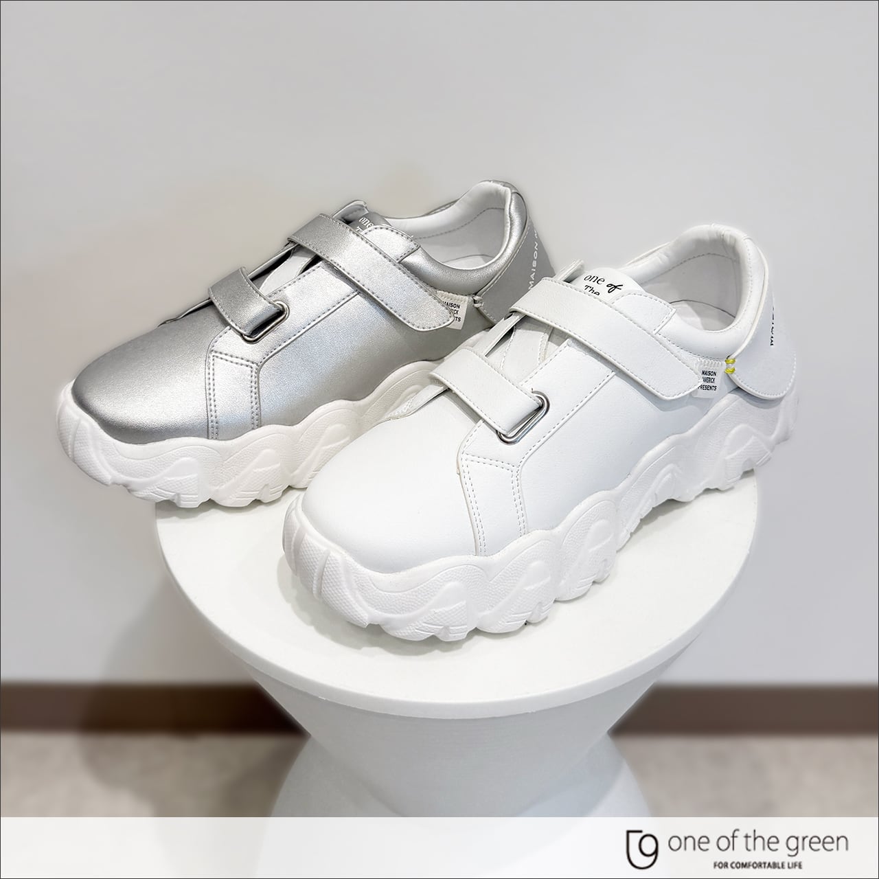 One of the green × MAISON MAVERICK PRESENTS コラボスニーカー (WHITE/SILVER)
