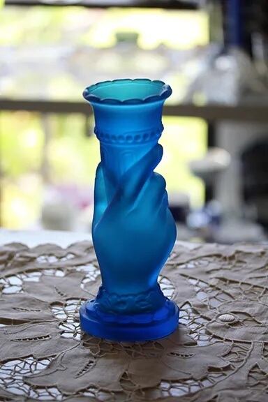 アールデコ ハンドモチーフ ブルーガラス フラワーベース（花瓶