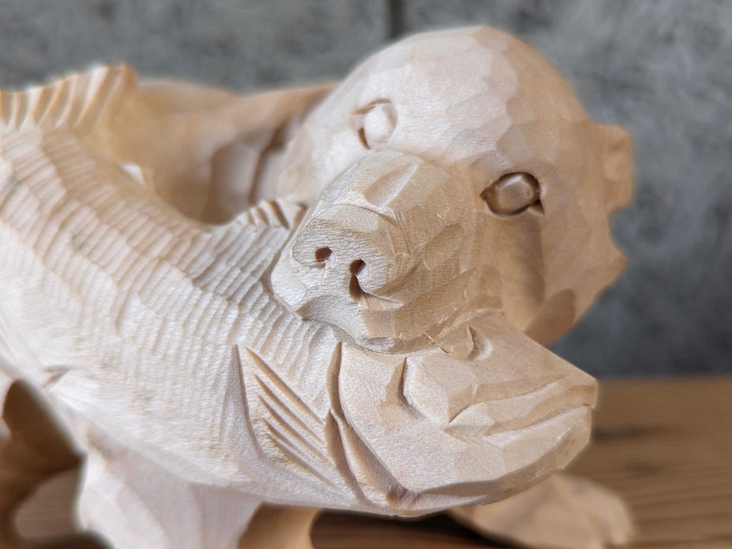 利(とし)さん 喰鮭 #1 | 木彫りの熊 | inoya | Basic Life Store