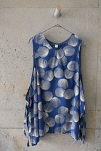 Large print top with side ribbons