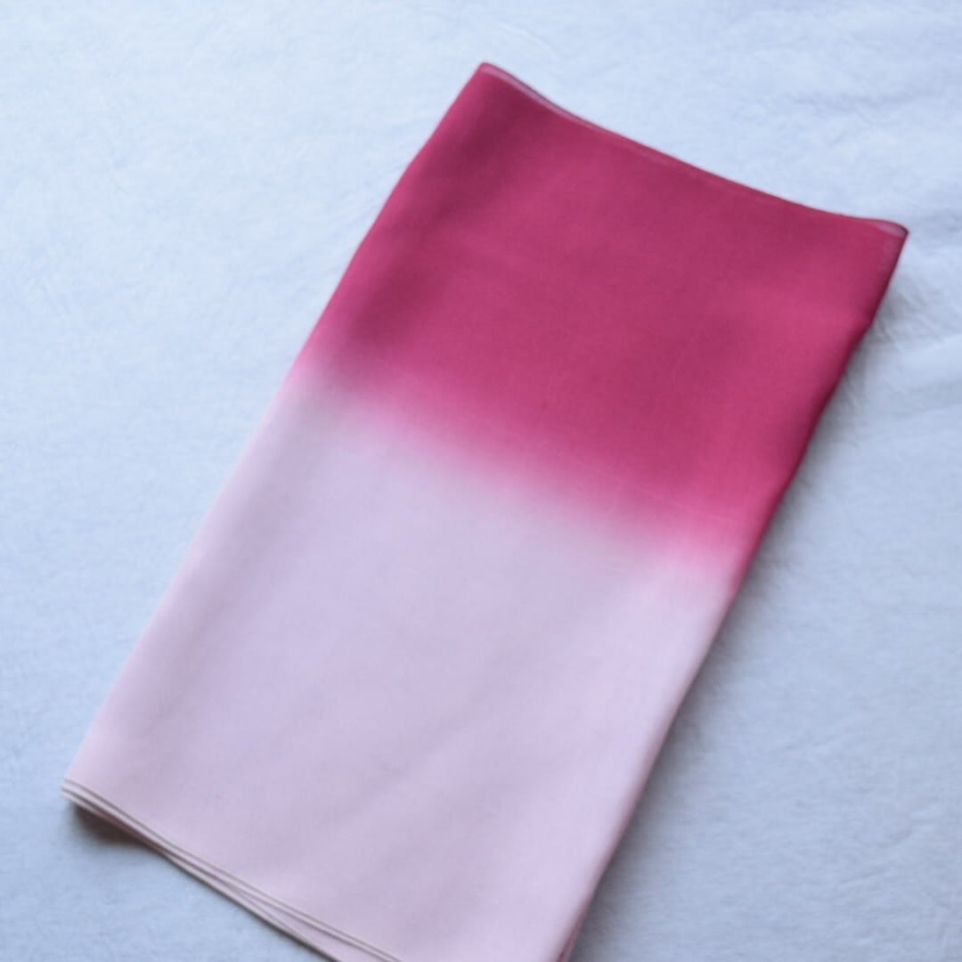 玉まゆ ぼかし染め織り布 淡ピンク × 紅 | Limited Archive Piece | Tamamayu Silk Gradation-Dyed Textile – Pink × Beni Red