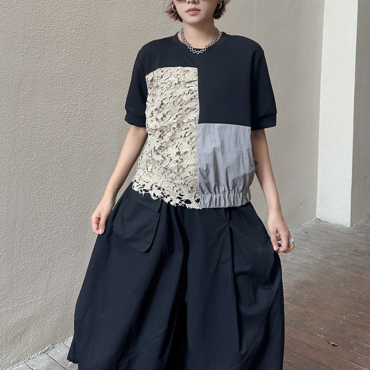 LACE CONTRAST PANEL SHORT SLEEVE T-SHIRT M-17904