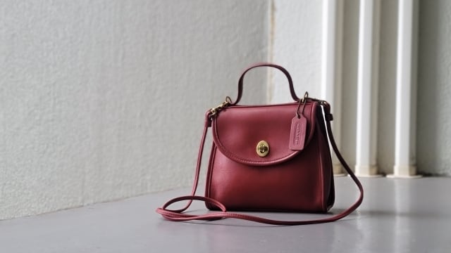 SALE★美品 COACHコーチ オールド ターンロック 赤 ショルダー