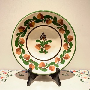 ハンガリー   ブラウンとグリーンの植物柄　飾り皿