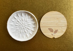 円い枠の器と竹プレート（プレート受注製作）