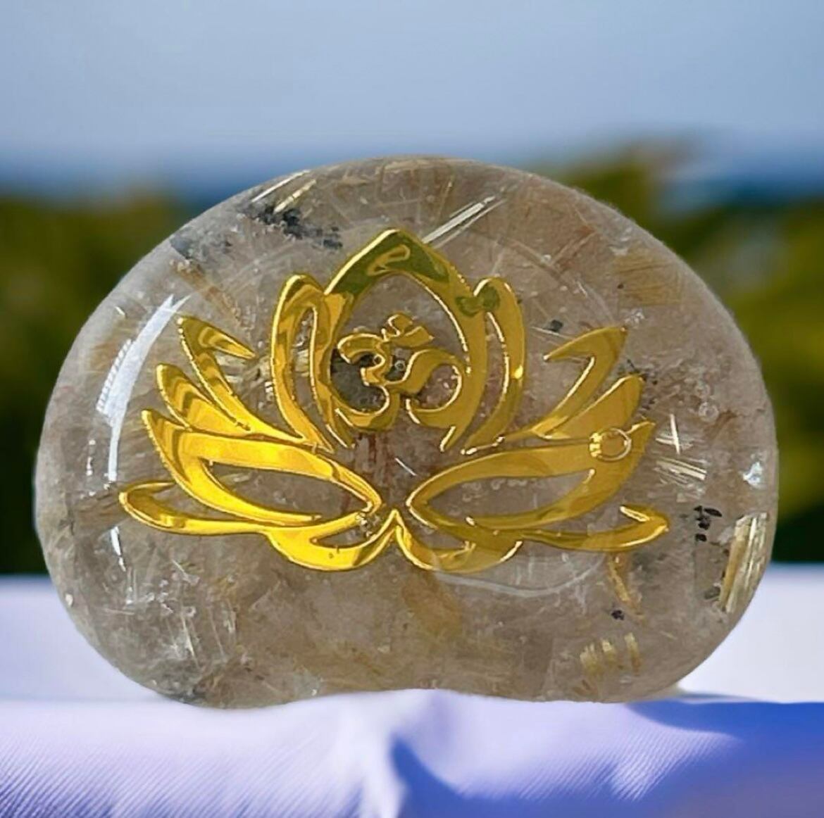 白蛇抜殻入り御守りオルゴナイト✨握り石✨フラワーオブライフ  