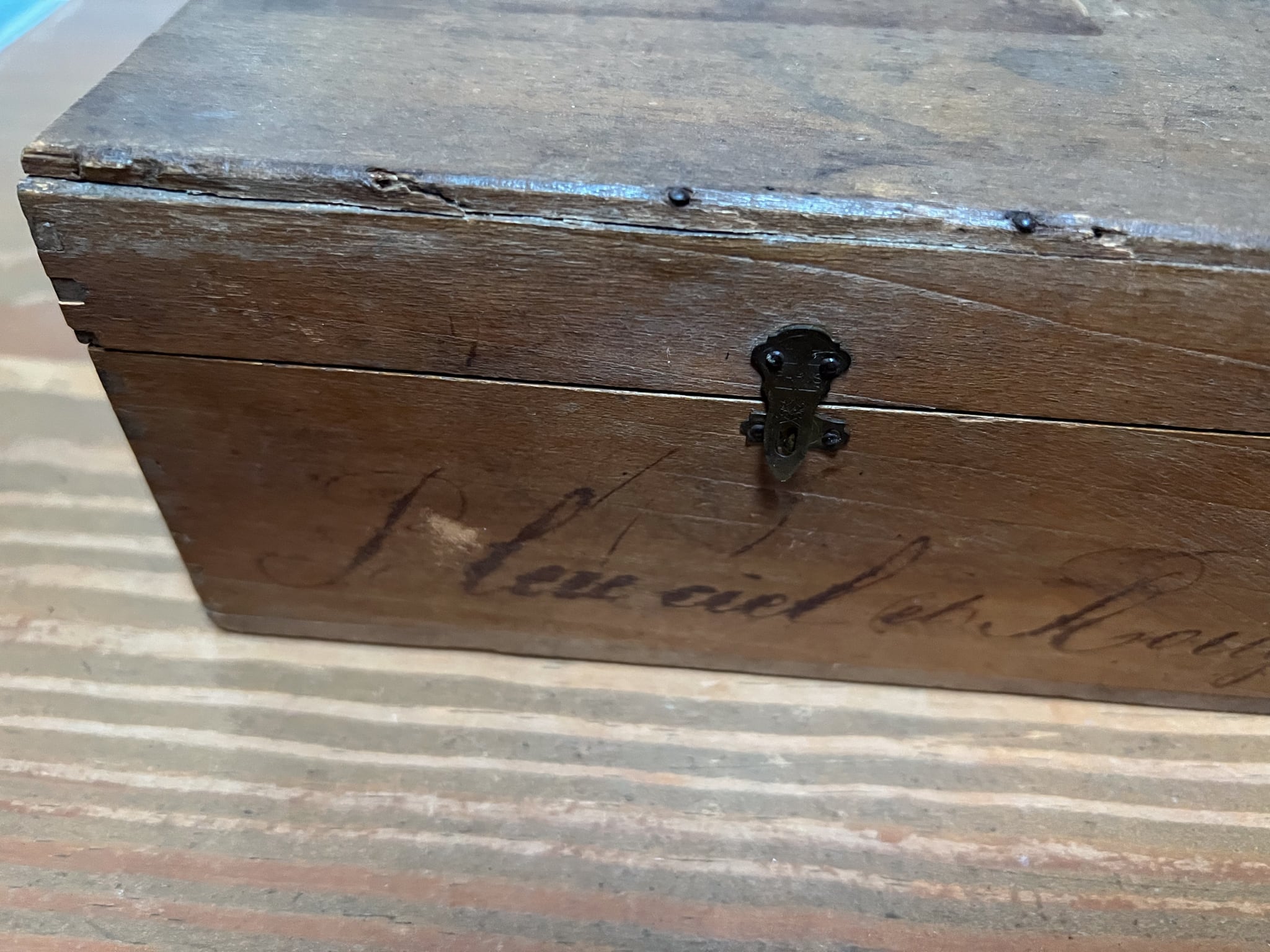 文字が入った木箱 フレンチアンティーク