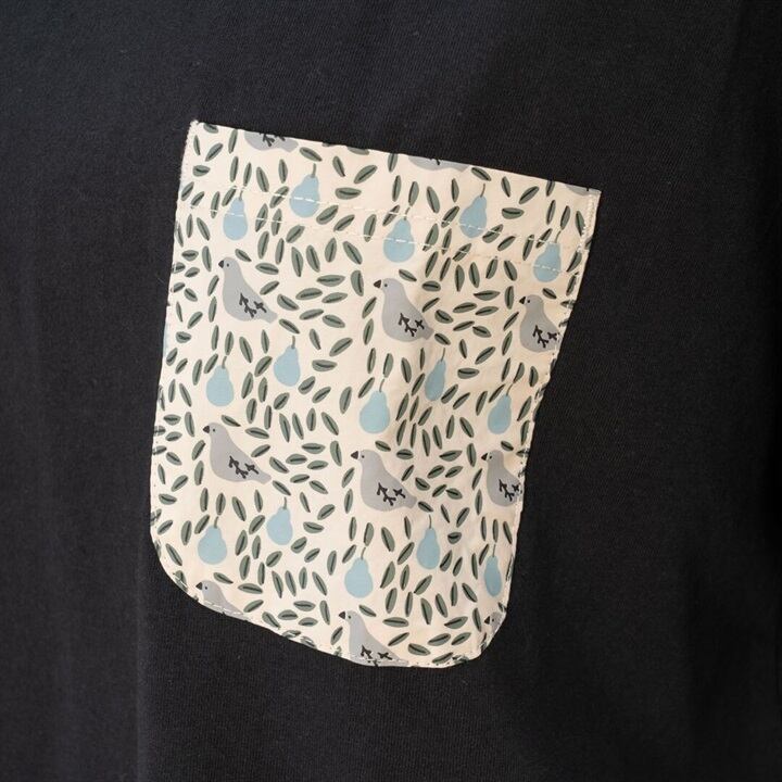 【Emago.】ポケット付き半袖Tシャツ|トリと洋ナシ
