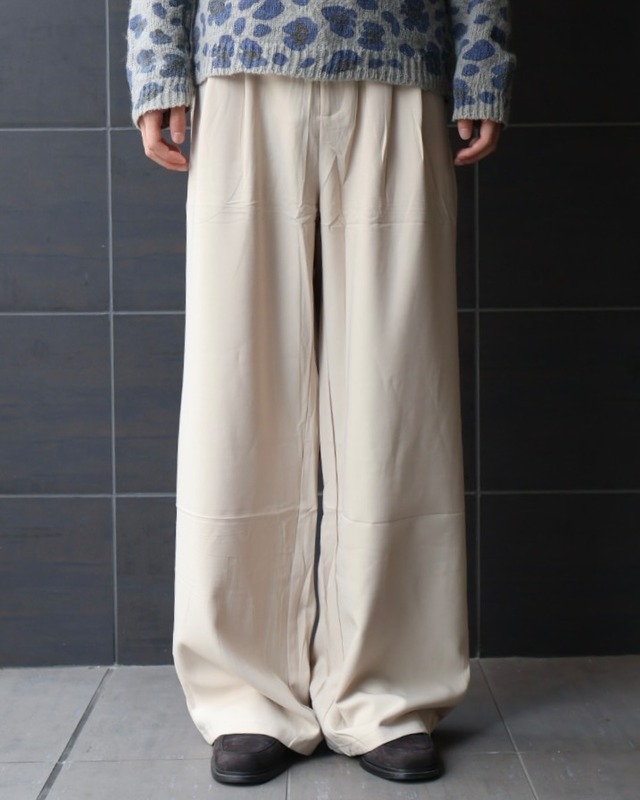 darts detail wide slacks