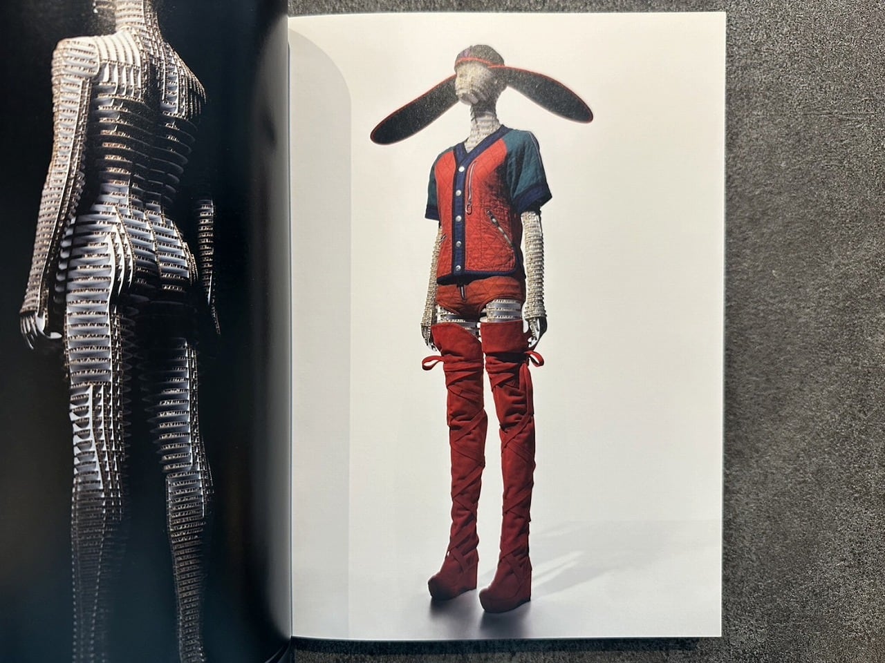 VF408】 MIYAKE ISSEY展: 三宅一生の仕事 | KITAZAWA BOOKSTORE