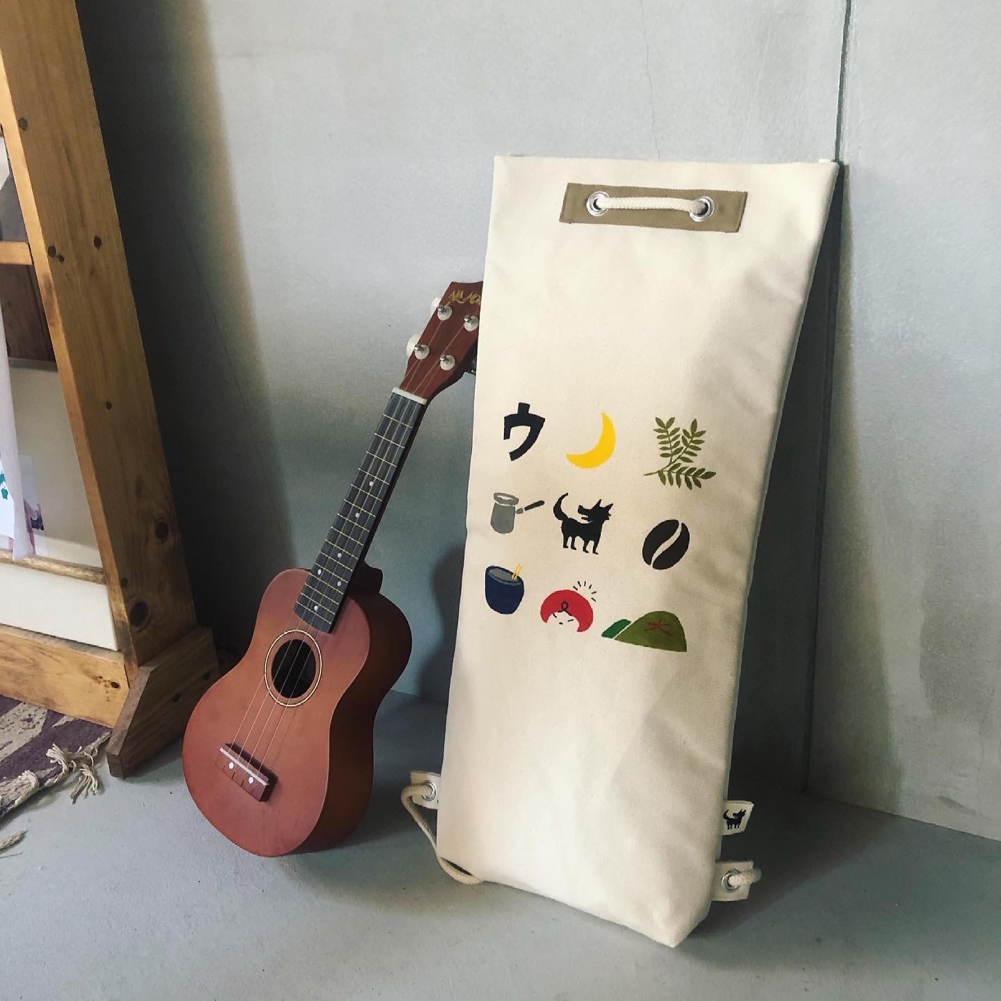 かっこよく飾れるウクレレケース　ハンドメイド かっこよく飾れるウクレレケース ハンドメイド fit=scale-down,w