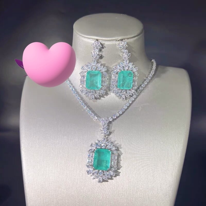 ピアス・ネックレスセット】エメラルドグリーン 緑 ピアス 花柄 ピアス・ネックレスセット】エメラルドグリーン 緑 ピアス 花柄