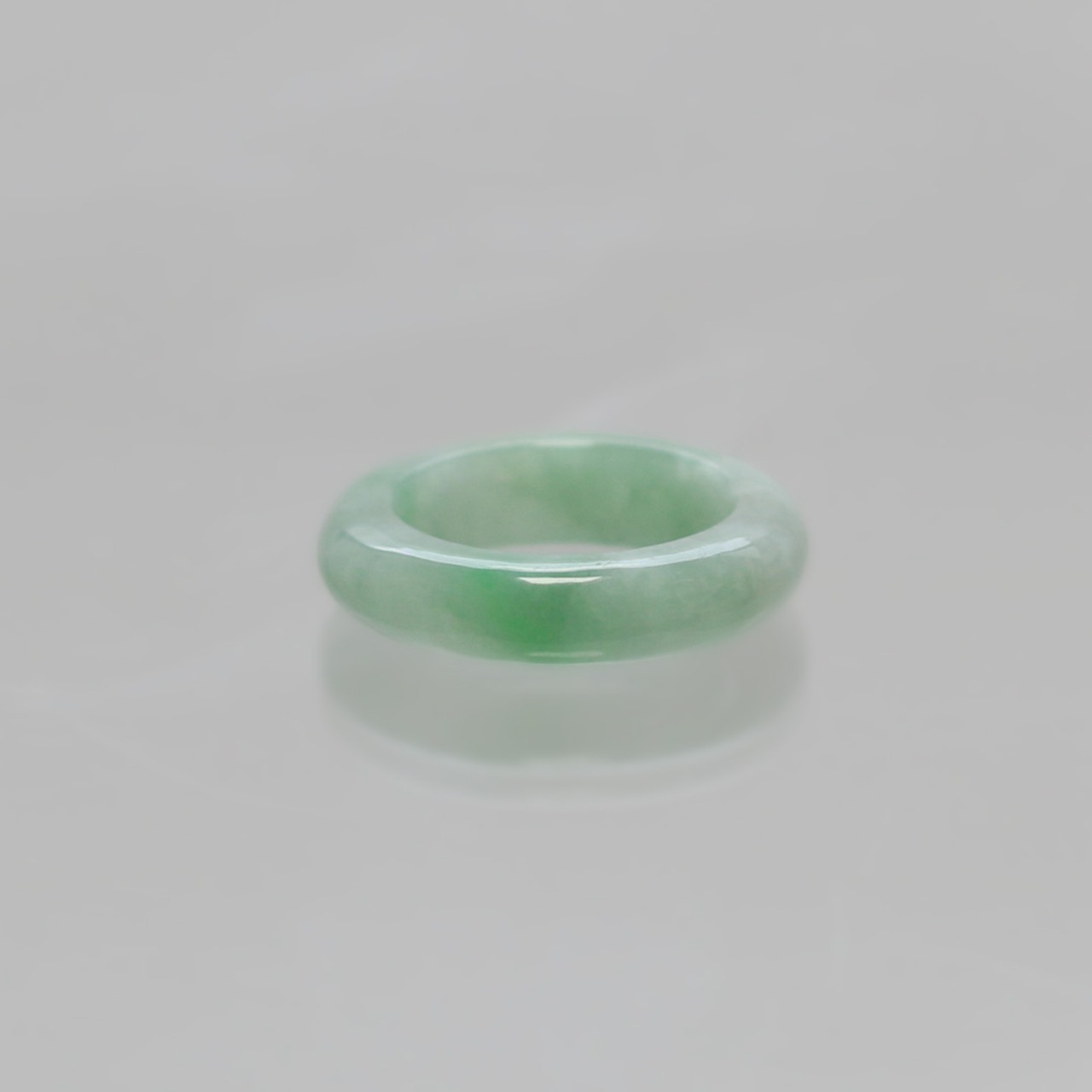 【15号】 clear green 翡翠くり抜き甲丸リング A貨翡翠 jd_rg2645