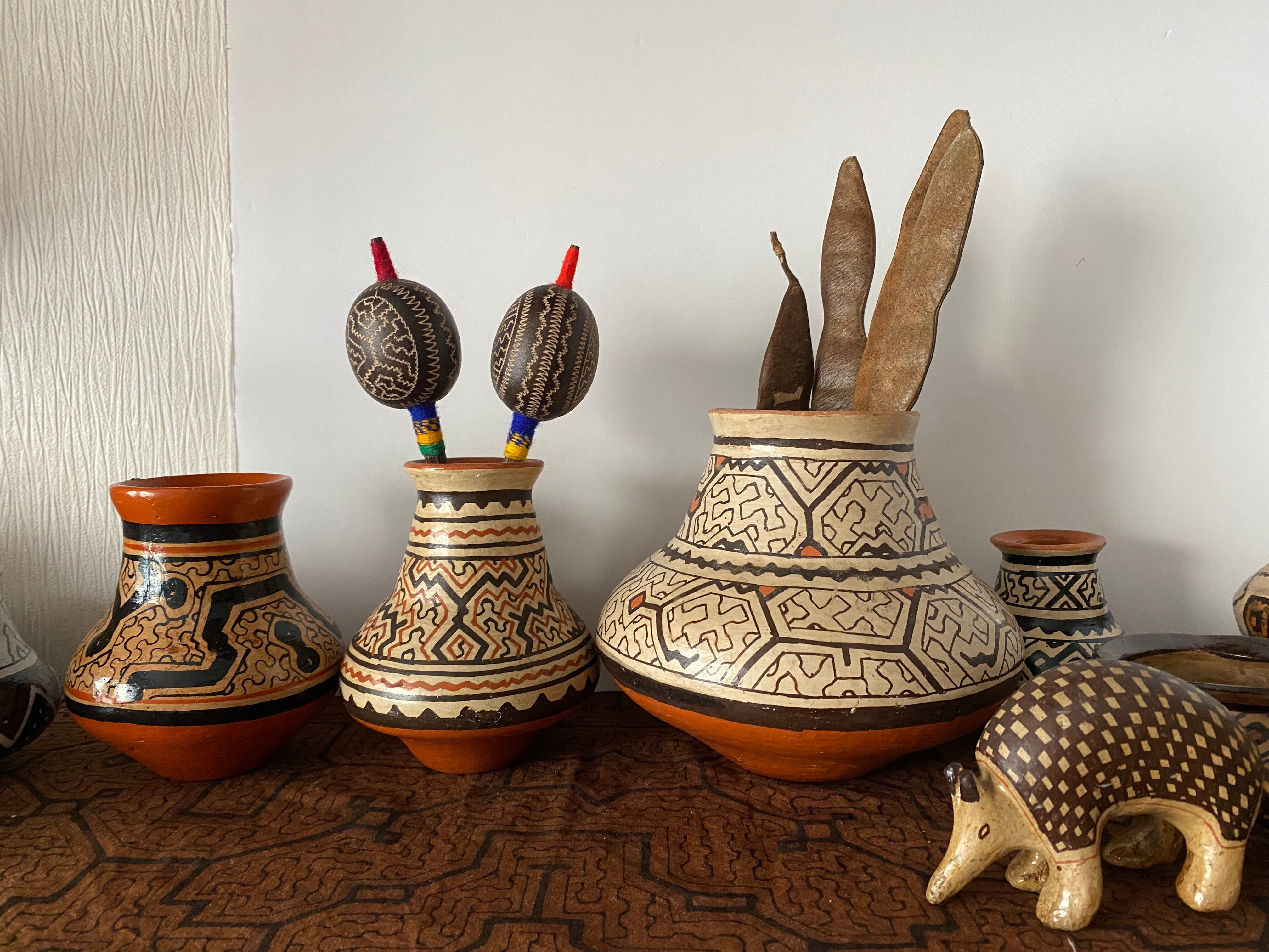 シピボ族の壺 少し大きめ Tinaja | アマゾン屋 シピボ族の泥染めと