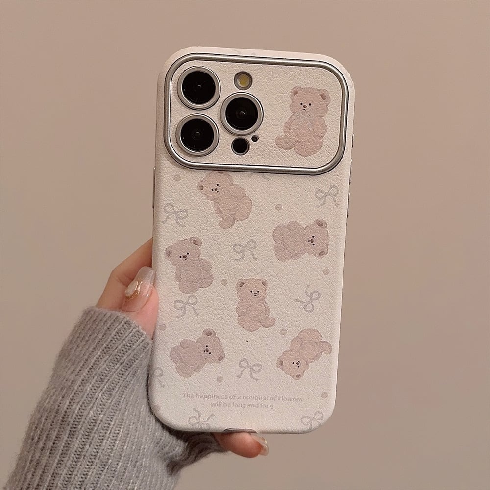 新型iPhone15対応】癒しのテディベア◎ふわかわクマさん リボン ハンド
