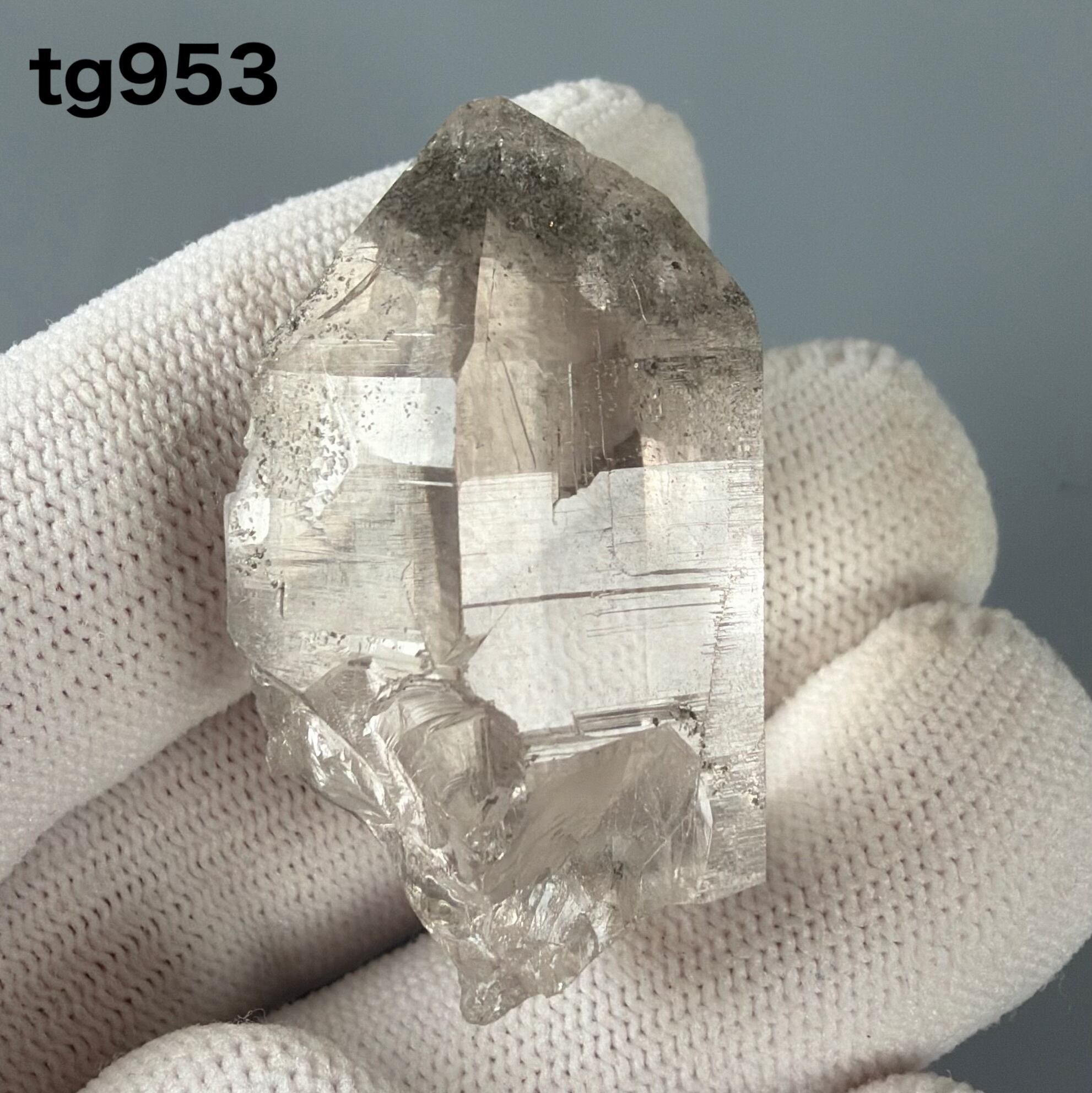 ガネーシュヒマール産 ヒマラヤ水晶 33ミリ 原石ポイント tg864